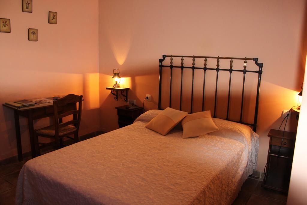 Mesa Del Conde Hotel San Felices de los Gallegos Room photo